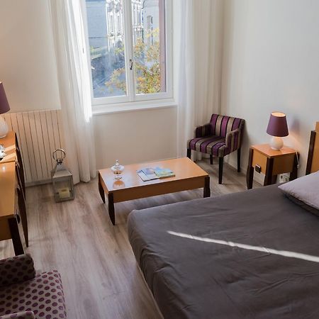 Logis Hotel Saint-Roch Pleumartin Екстер'єр фото