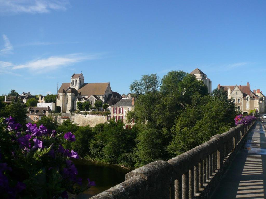 Logis Hotel Saint-Roch Pleumartin Екстер'єр фото