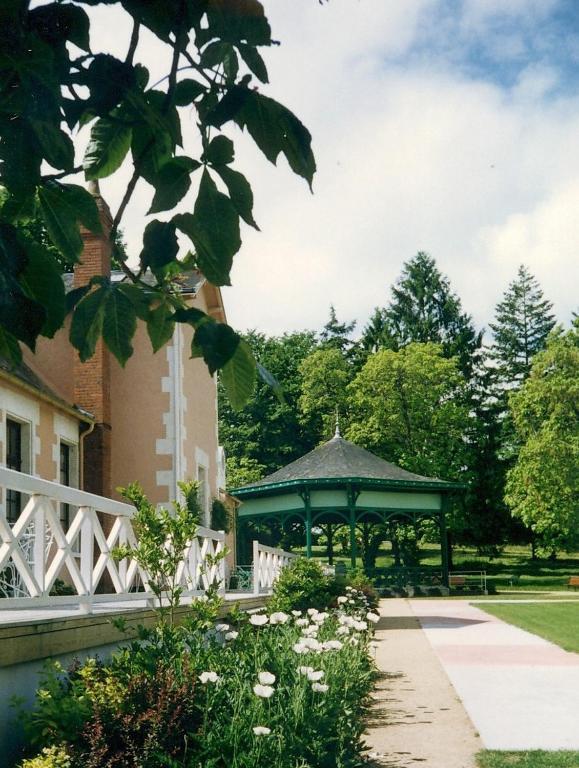 Logis Hotel Saint-Roch Pleumartin Екстер'єр фото