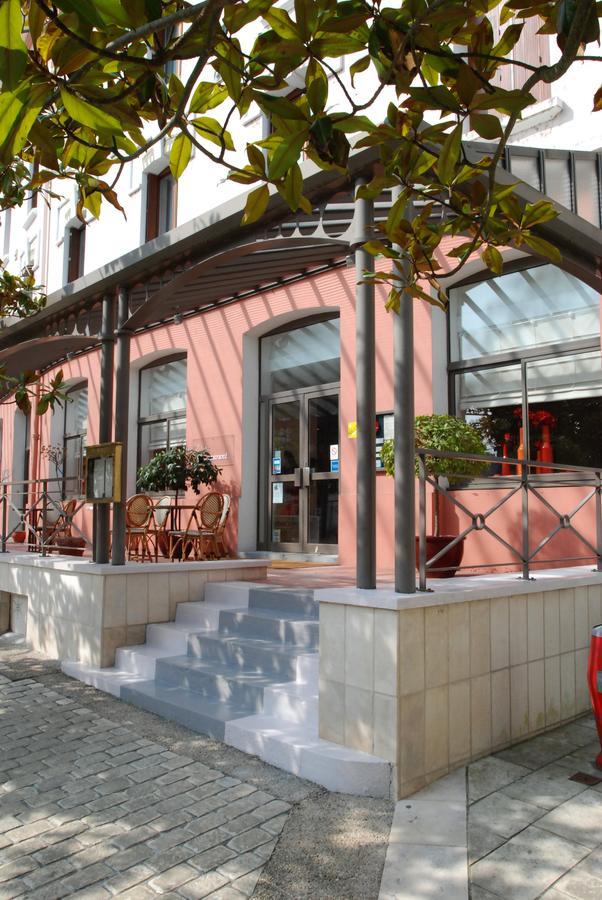 Logis Hotel Saint-Roch Pleumartin Екстер'єр фото
