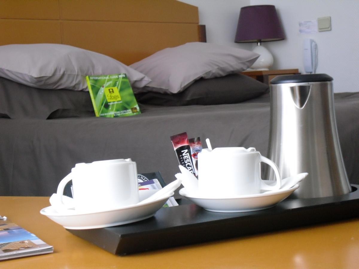 Logis Hotel Saint-Roch Pleumartin Екстер'єр фото
