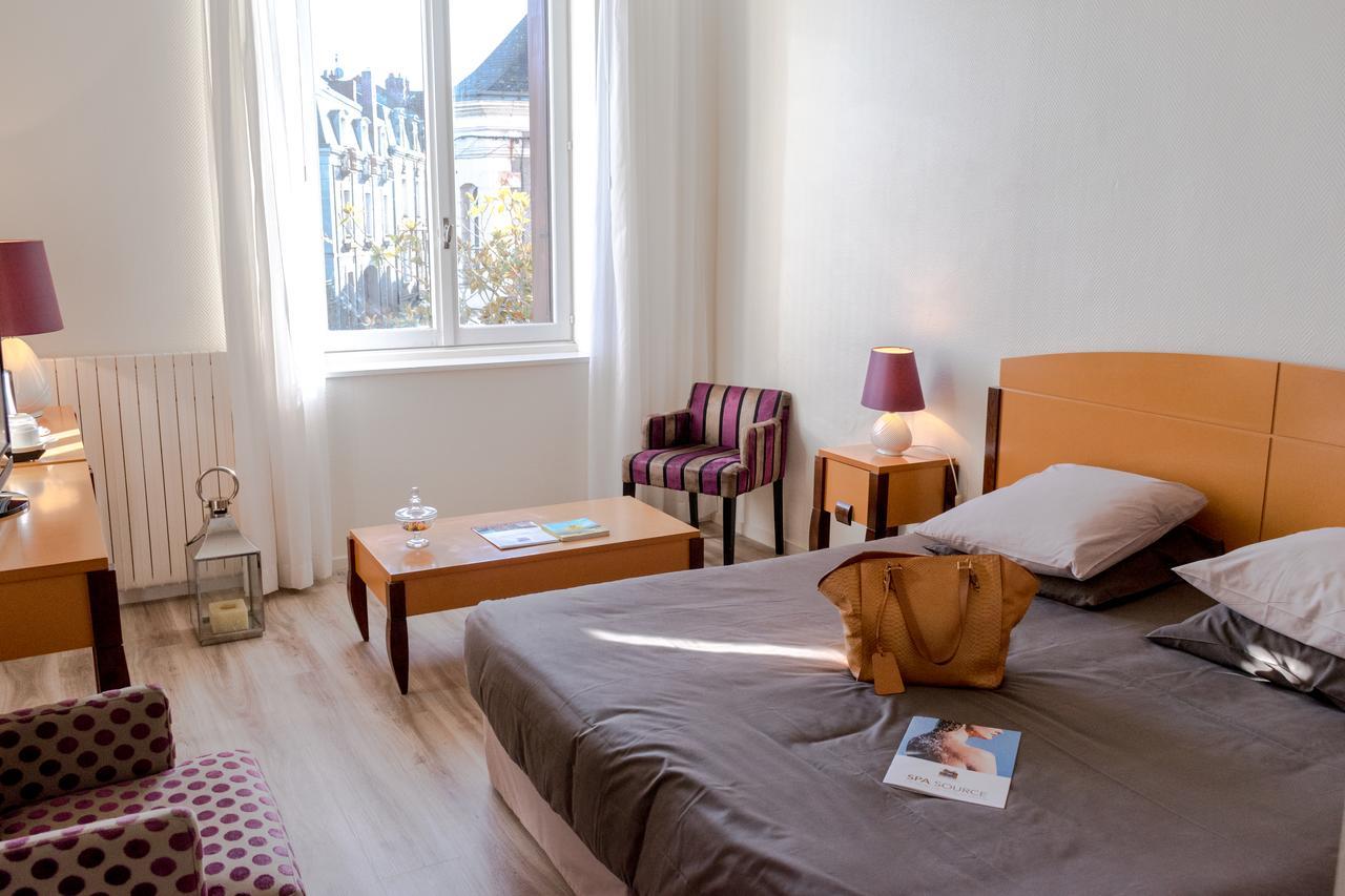 Logis Hotel Saint-Roch Pleumartin Екстер'єр фото