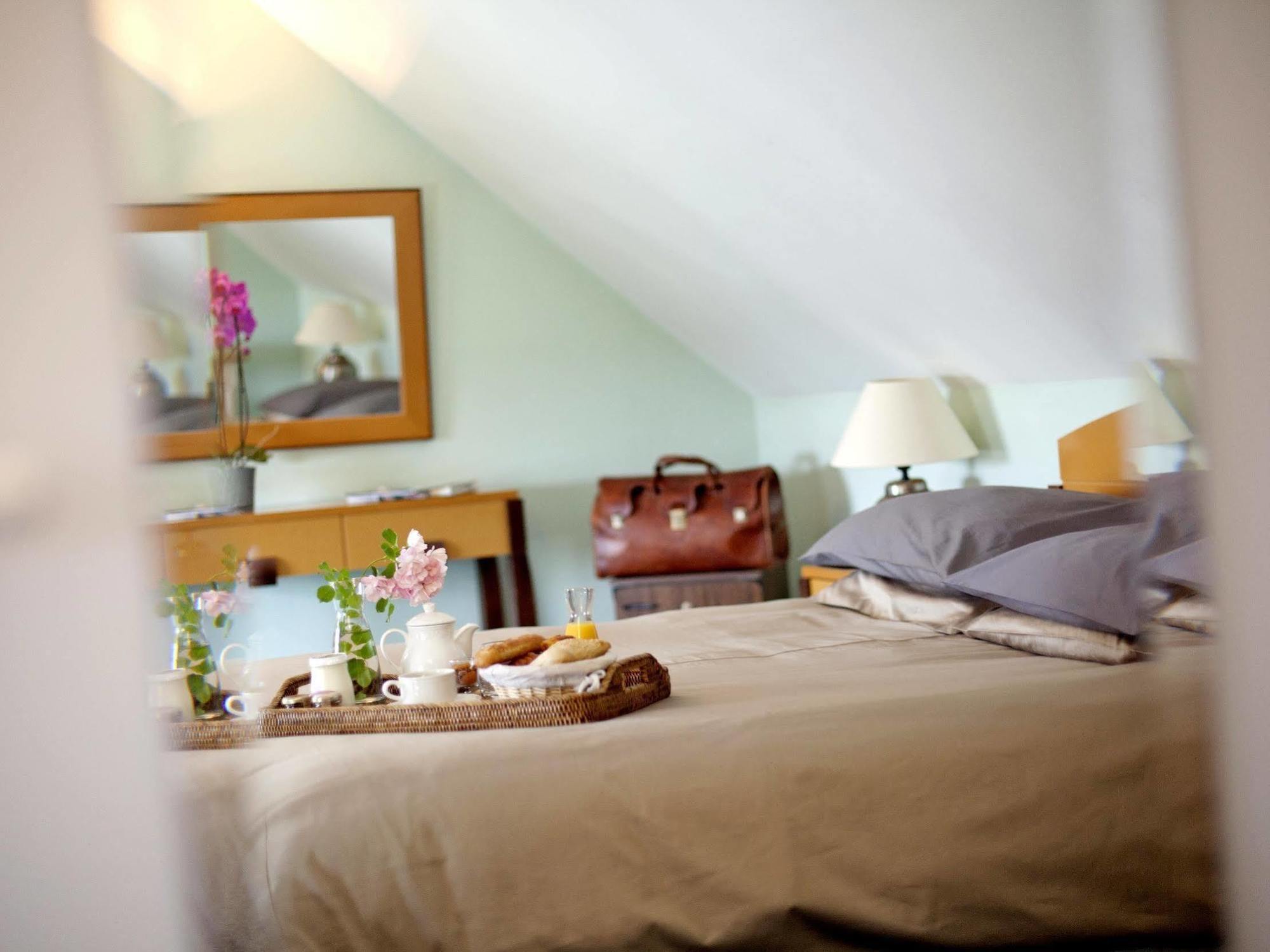 Logis Hotel Saint-Roch Pleumartin Екстер'єр фото