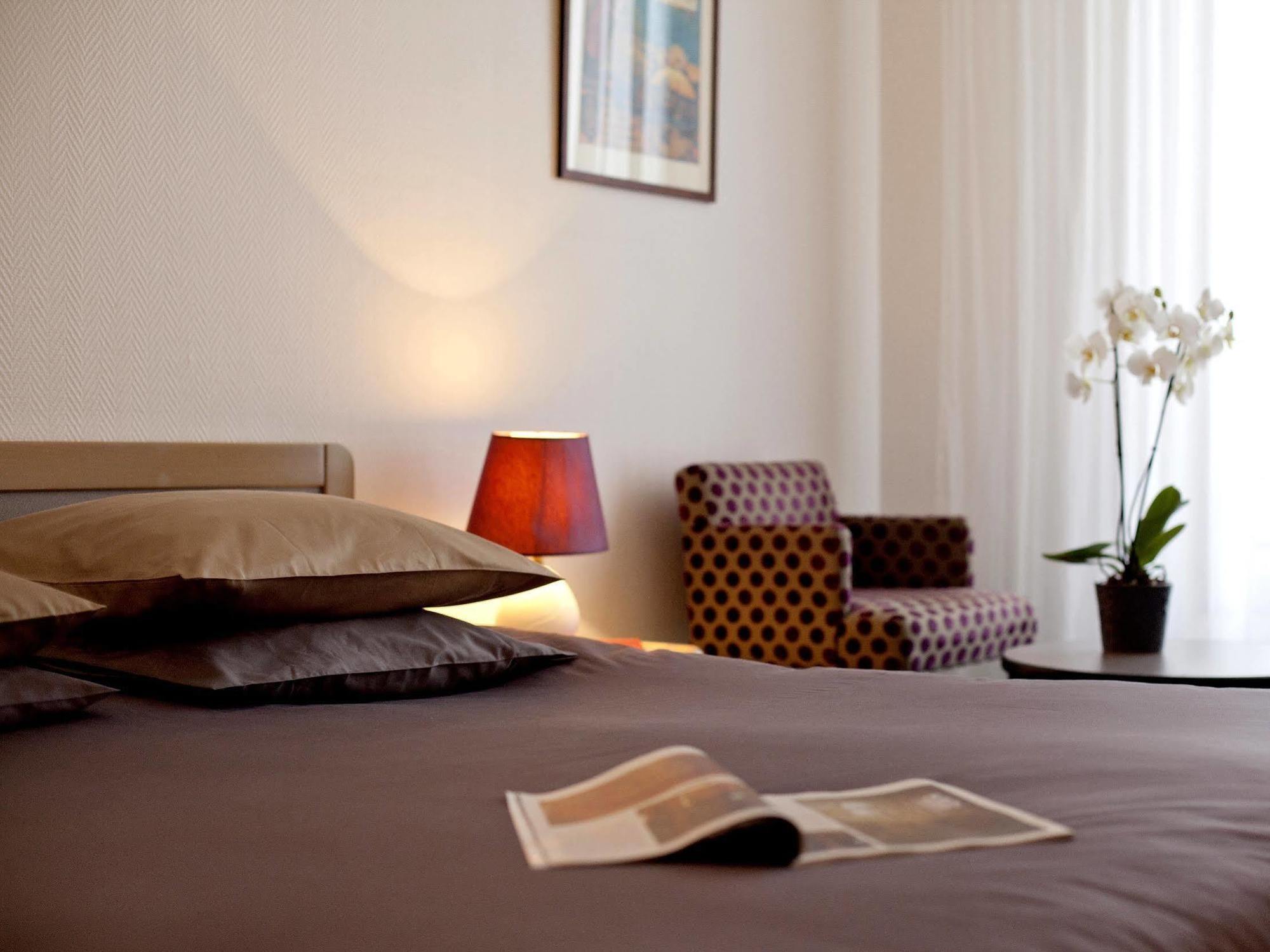 Logis Hotel Saint-Roch Pleumartin Екстер'єр фото