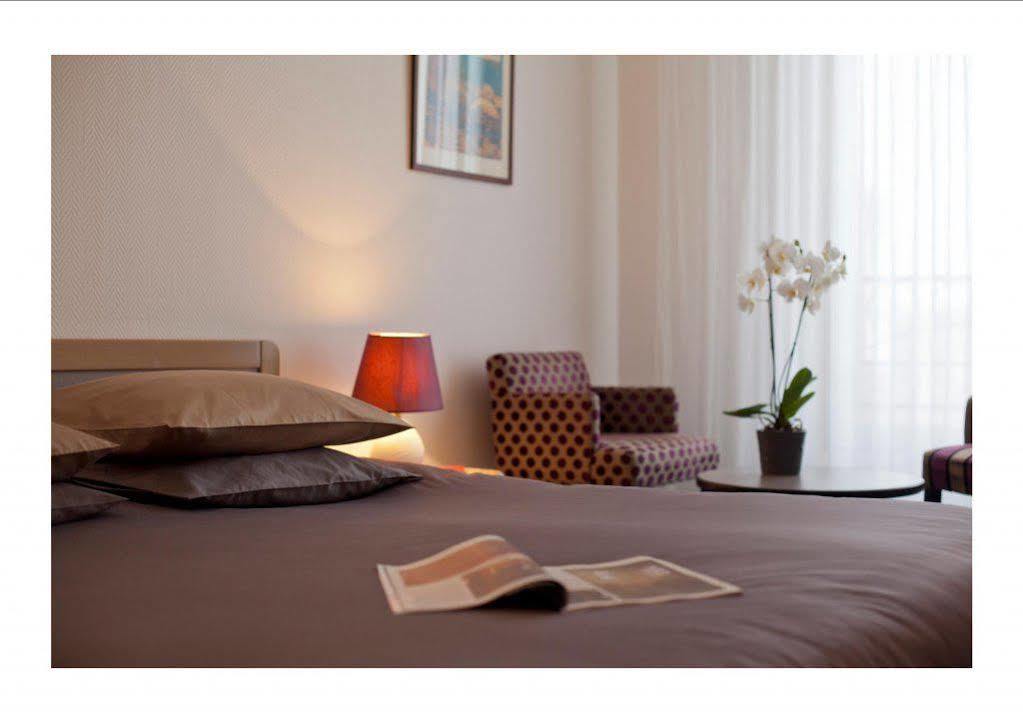 Logis Hotel Saint-Roch Pleumartin Екстер'єр фото