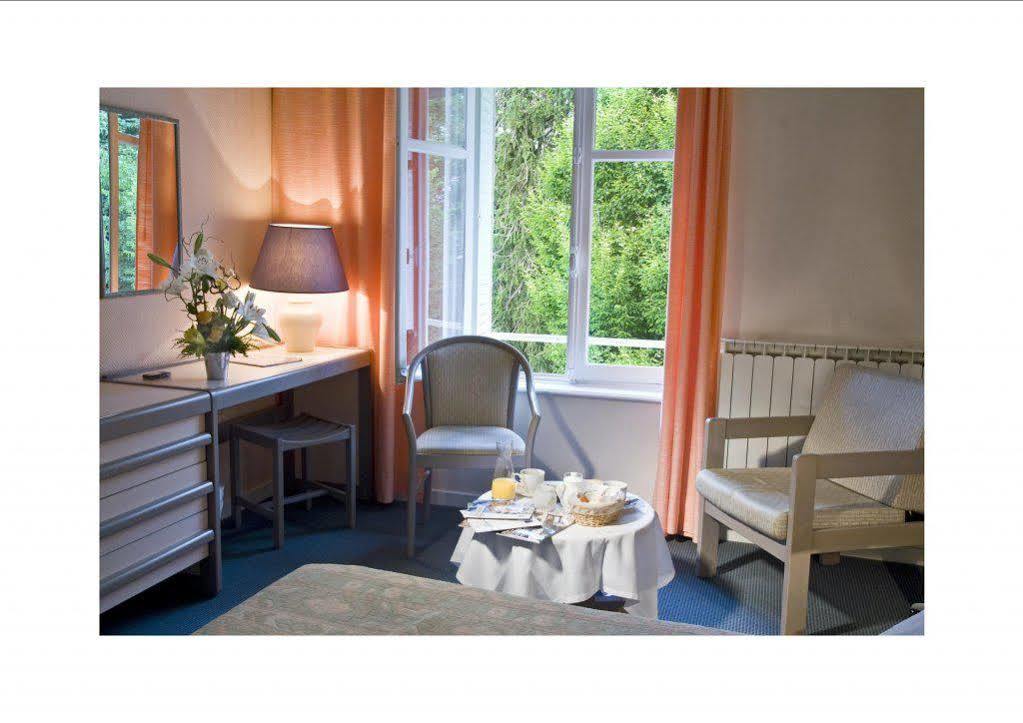 Logis Hotel Saint-Roch Pleumartin Екстер'єр фото